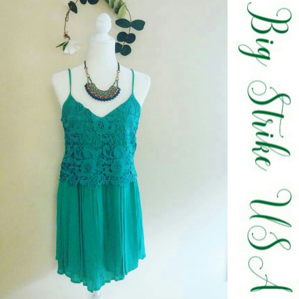 🆕🌱 BIG STRIKE USA Crochet Chiffon Pleated Dress